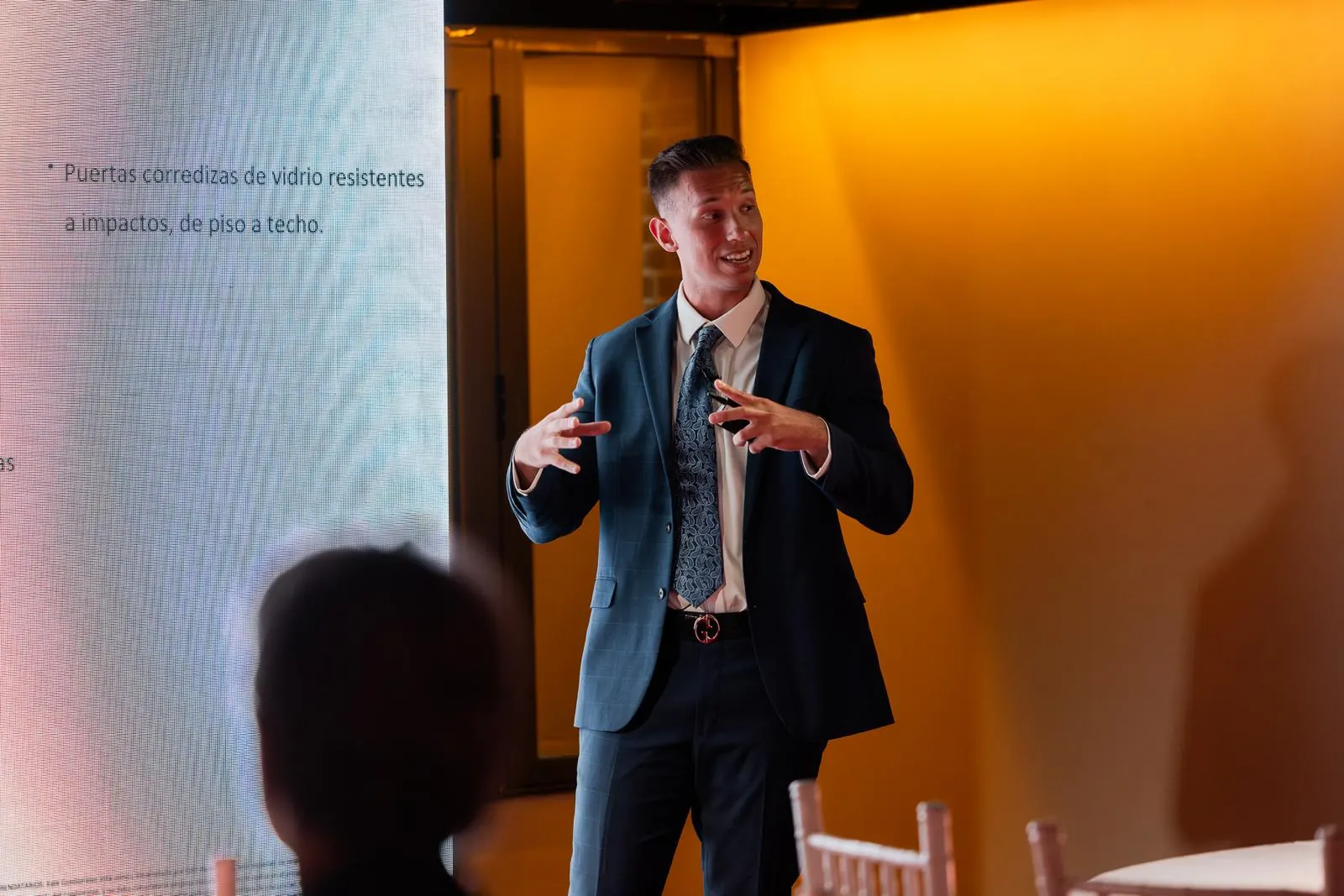 Kevin Rutois durante una presentación privada de ventas